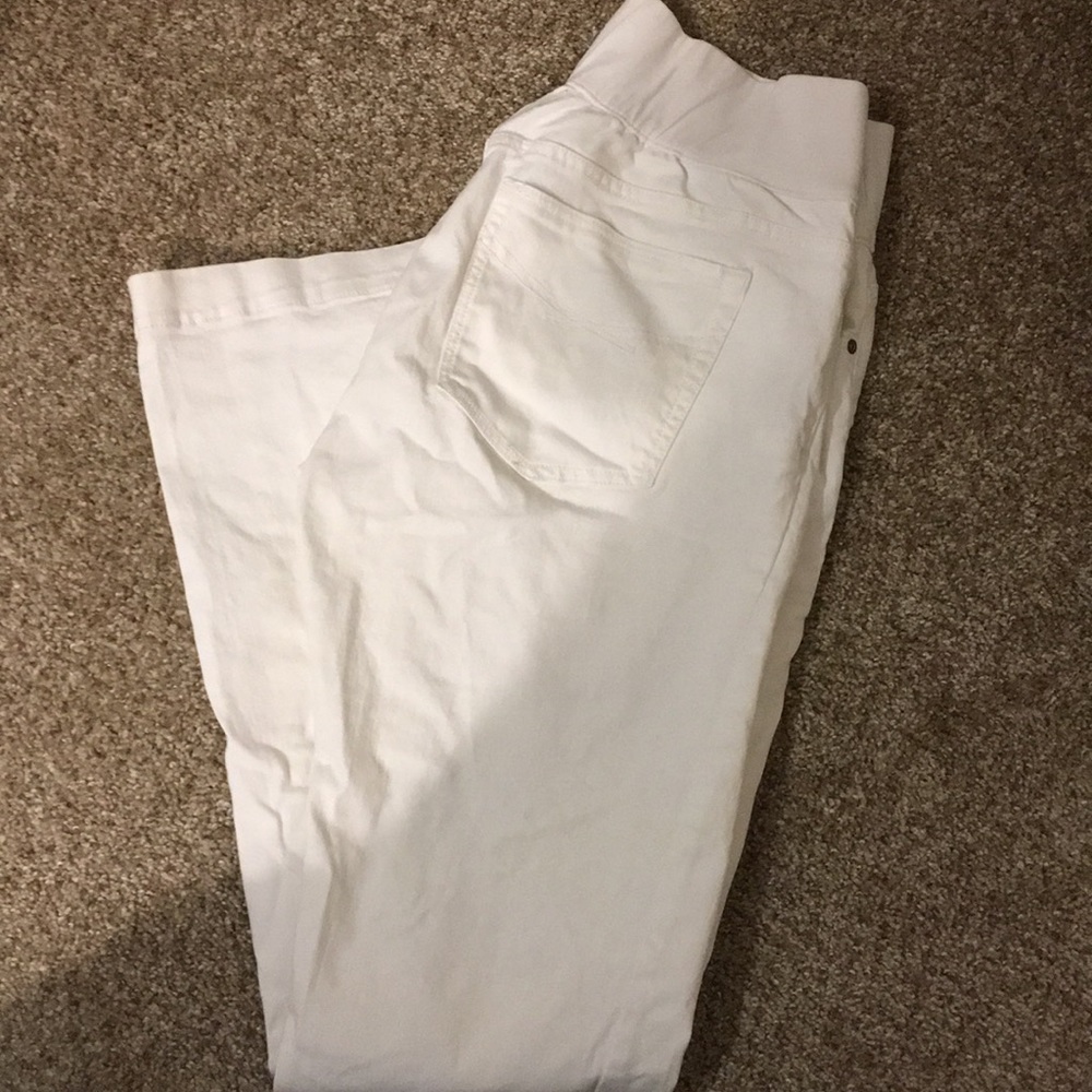 NWOT Gap Maternity Flare Jeans